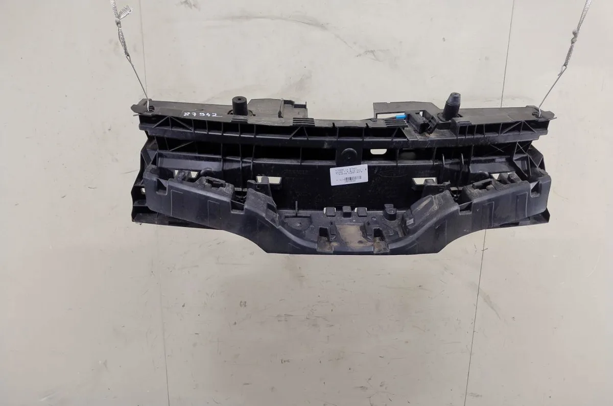 Traverse supérieure armature avant NISSAN NV250 occasion