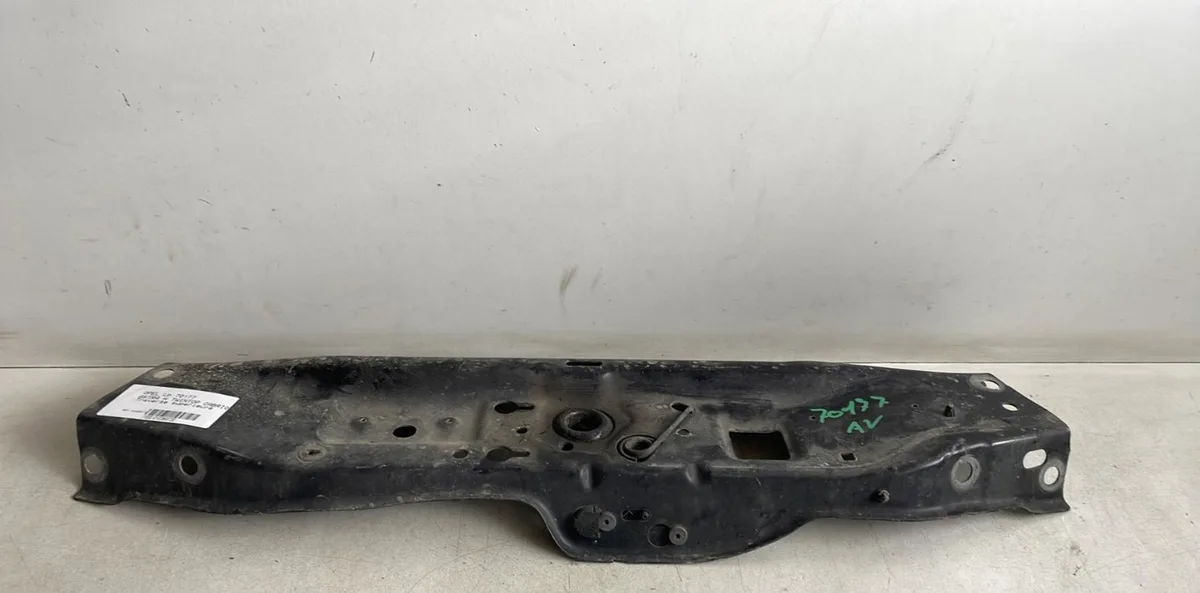 Traverse supérieure armature avant Opel ASTRA H TwinTop (A04) 1.9 cdti (l67) (2005-2010) occasion