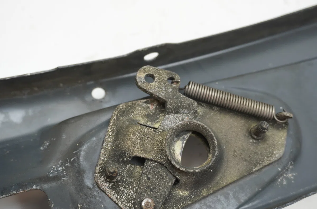 Traverse supérieure armature avant Peugeot 205 II (20A-C) 1.7 diesel (1987-1998) occasion
