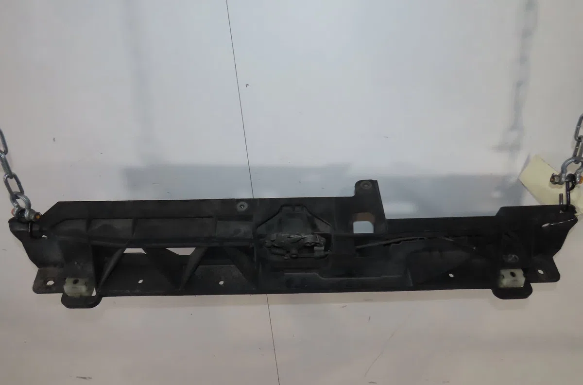 Traverse supérieure armature avant Peugeot 3008 SUV (MC_, MR_, MJ_, M4_) 1.5 bluehdi 130 (2018) 5 portes occasion