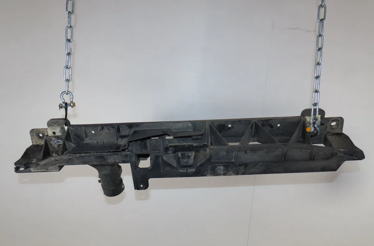 Traverse supérieure armature avant Peugeot 3008 SUV (MC_, MR_, MJ_, M4_) 1.6 bluehdi 120 (2016) occasion