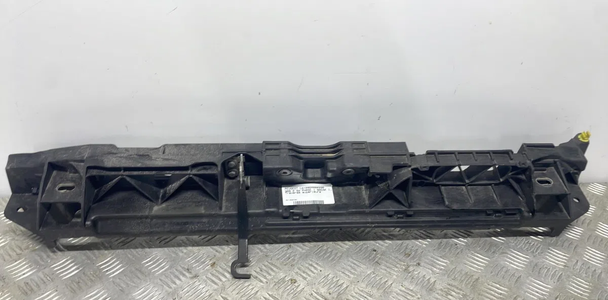 Traverse supérieure armature avant PEUGEOT 308 2 SW PHASE 1 BREAK occasion