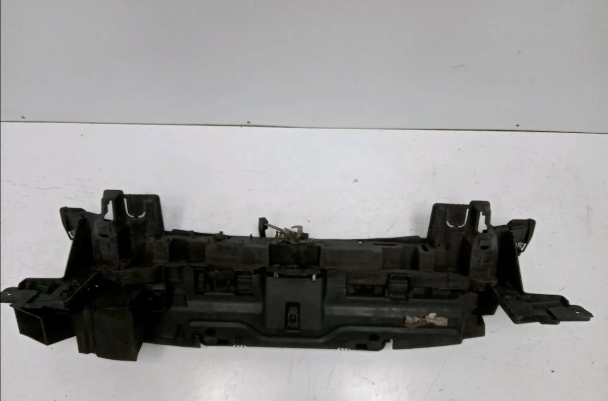 Traverse supérieure armature avant Peugeot 5008 (0U_, 0E_) 2.0 hdi (2009-2017) occasion