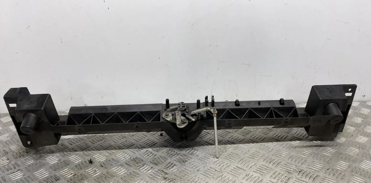 Traverse supérieure armature avant PEUGEOT PARTNER 2 PHASE 1 occasion