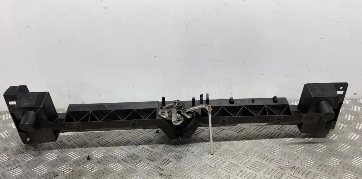 Traverse supérieure armature avant PEUGEOT PARTNER 2 PHASE 1 occasion