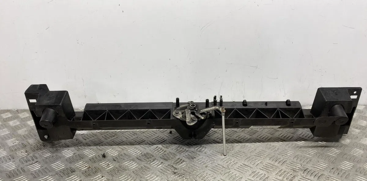 Traverse supérieure armature avant PEUGEOT PARTNER 2 PHASE 1 occasion