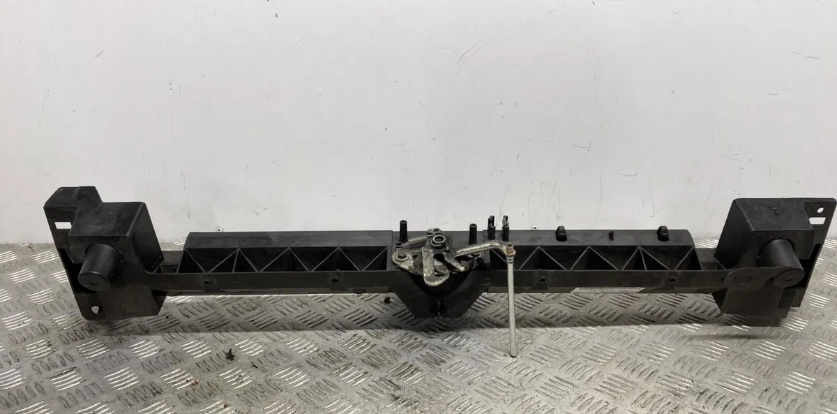 Traverse supérieure armature avant PEUGEOT PARTNER 2 PHASE 1 occasion
