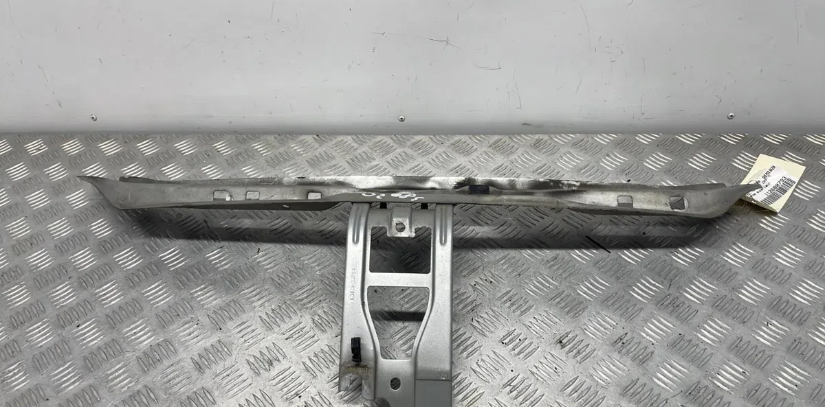Traverse supérieure armature avant RENAULT CLIO 2 CAMPUS PHASE 2 occasion