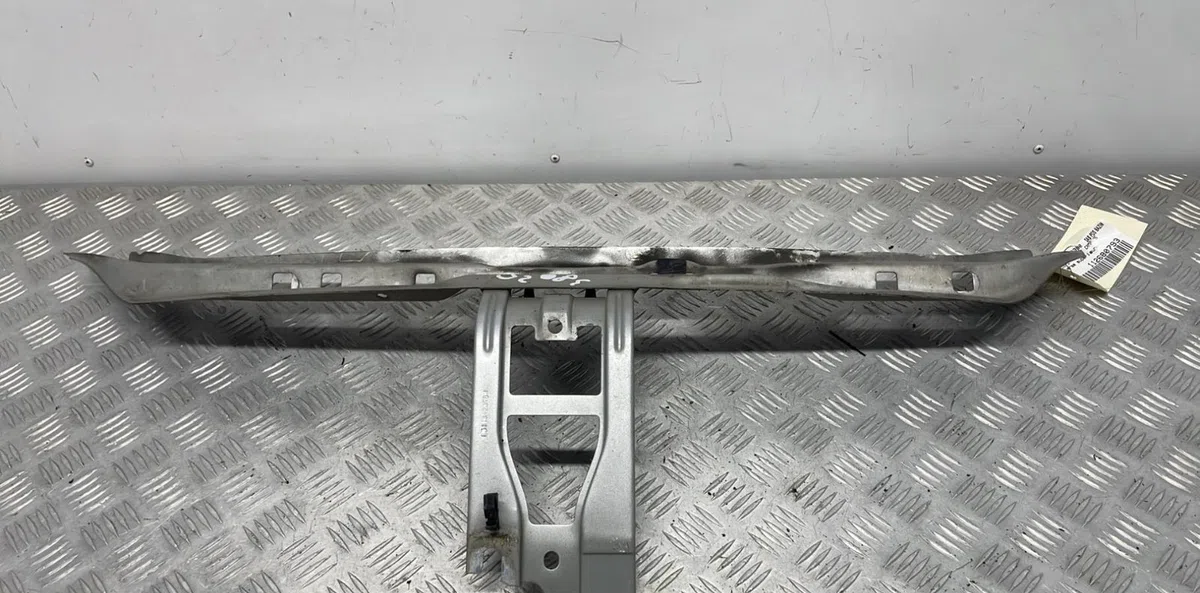 Traverse supérieure armature avant RENAULT CLIO 2 CAMPUS PHASE 2 occasion