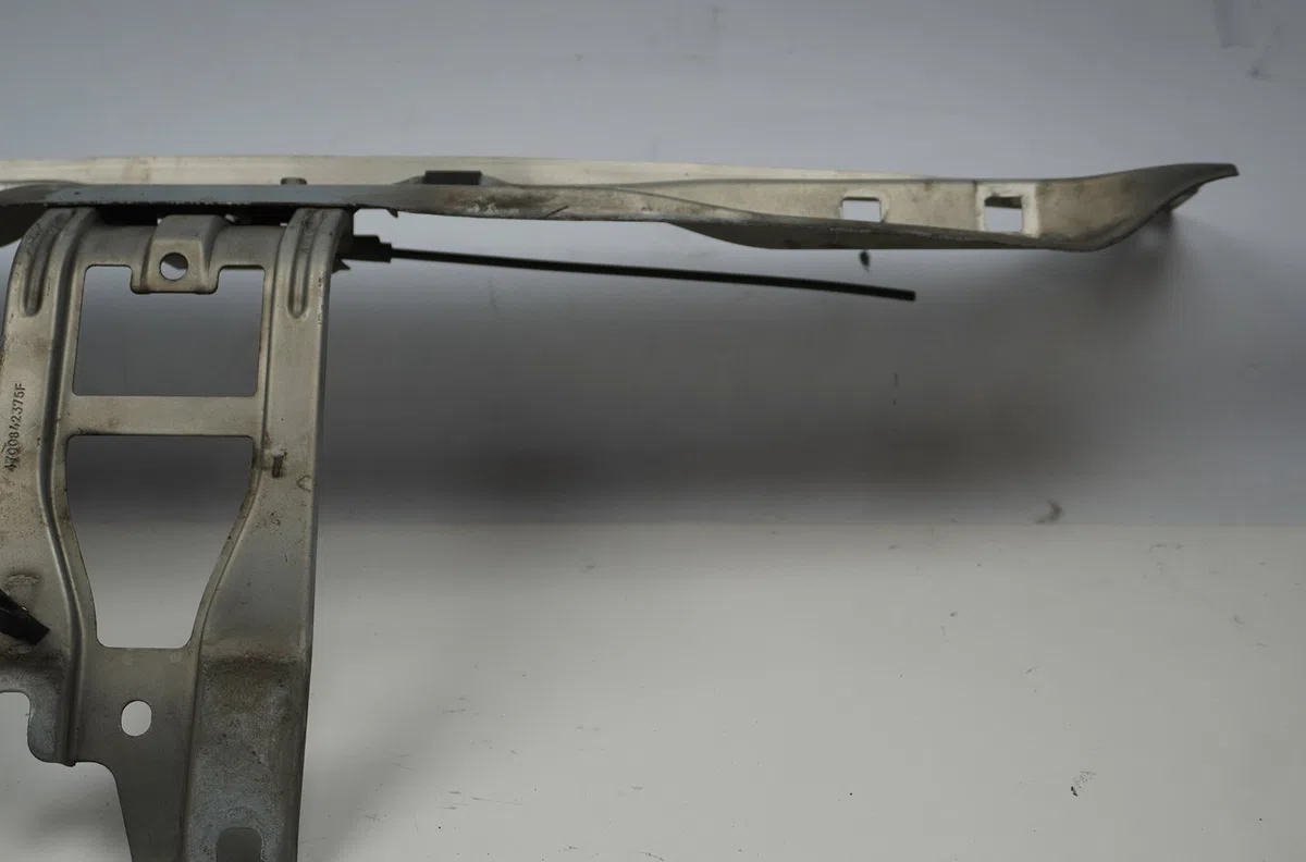 Traverse supérieure armature avant Renault CLIO II (BB_, CB_) 1.2 (bb0a, bb0f, bb10, bb1k, bb28, bb2d, bb2h, cb0a,... (1