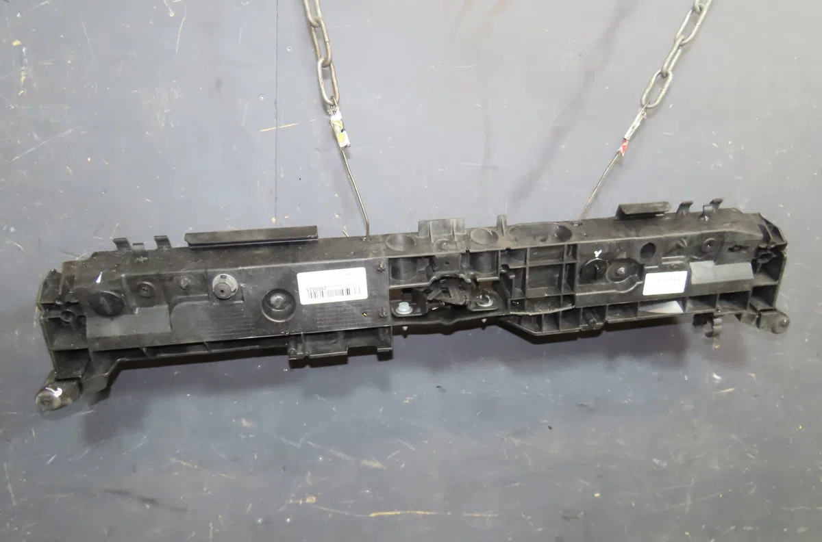 Traverse supérieure armature avant Renault CLIO IV (BH_) 1.2 16v (2012) occasion