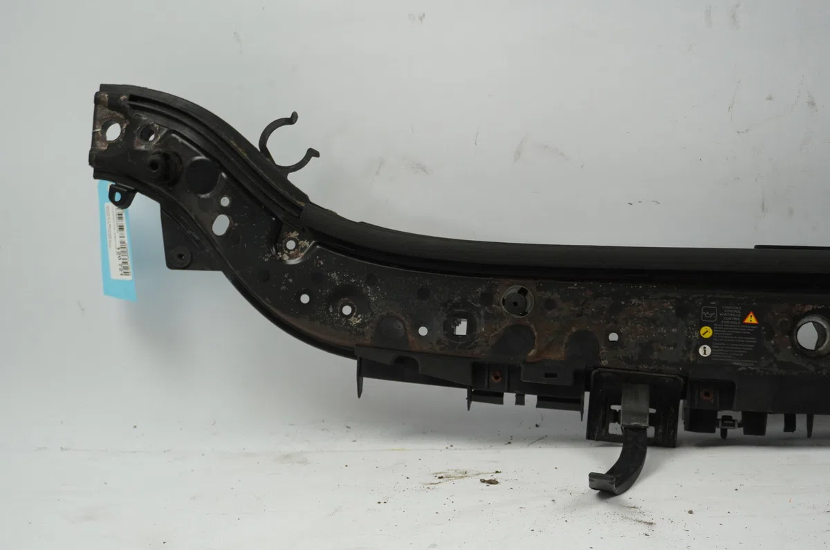 Traverse supérieure armature avant Renault MEGANE II A trois volumes (LM0-1_) 1.4 (2003) occasion