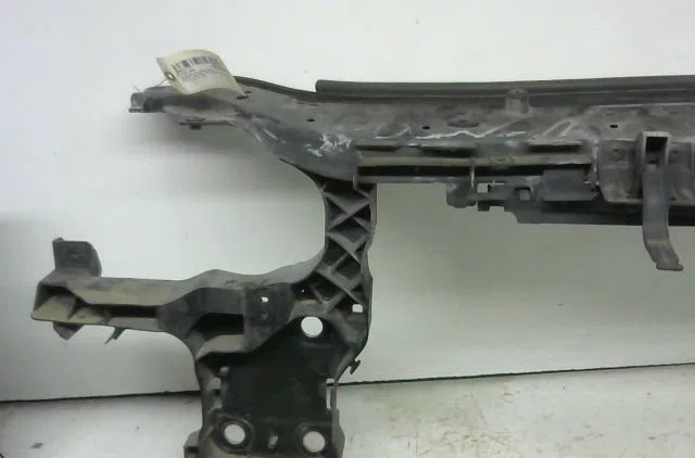 Traverse supérieure armature avant Renault MEGANE II A trois volumes (LM0-1_) 1.9 dci (lm0g, lm1g, lm2c) (2003) occasion