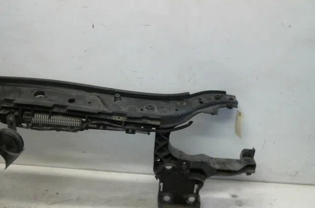 Traverse supérieure armature avant Renault MEGANE II (BM0-1_, CM0-1_) 1.5 dci (bm1e, cm1e) (2005-2008) occasion