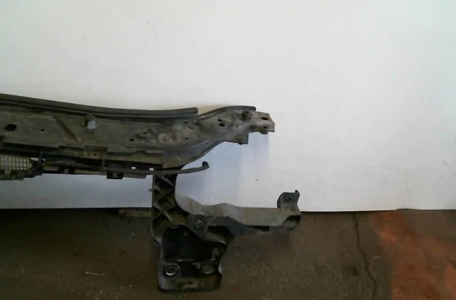 Traverse supérieure armature avant Renault MEGANE II Break (KM0-1_) 1.9 dci (kmrg, km1g, km0g, km2c) (2003-2009) occasio