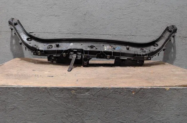 Traverse supérieure armature avant RENAULT SCENIC 2  SCENIC 2 PHASE 2 occasion