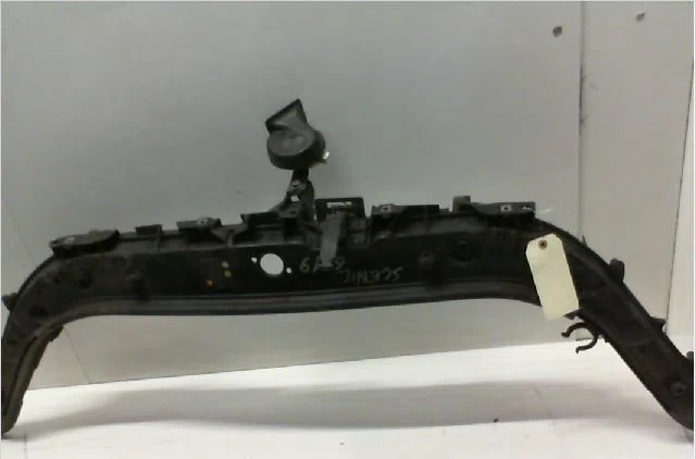 Traverse supérieure armature avant RENAULT SCENIC II Phase 2 09-2006--04-2009 1.9 DCI 130ch occasion