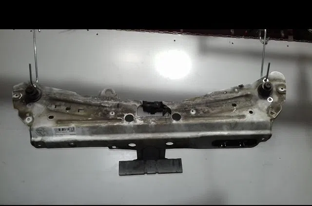 Traverse supérieure armature avant Renault TWINGO II (CN0_) 1.2 (cn0d) (2007-2014) 3 portes occasion
