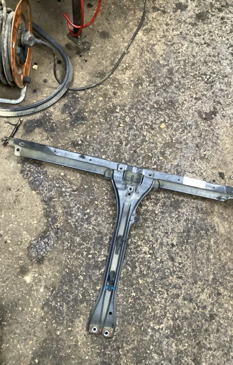 Traverse supérieure armature avant SUBARU B9 TRIBECA occasion