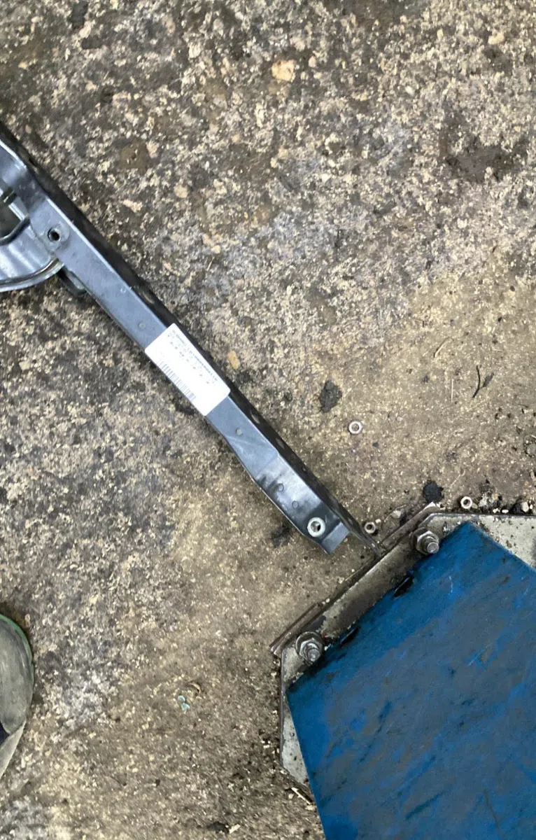 Traverse supérieure armature avant SUBARU B9 TRIBECA occasion