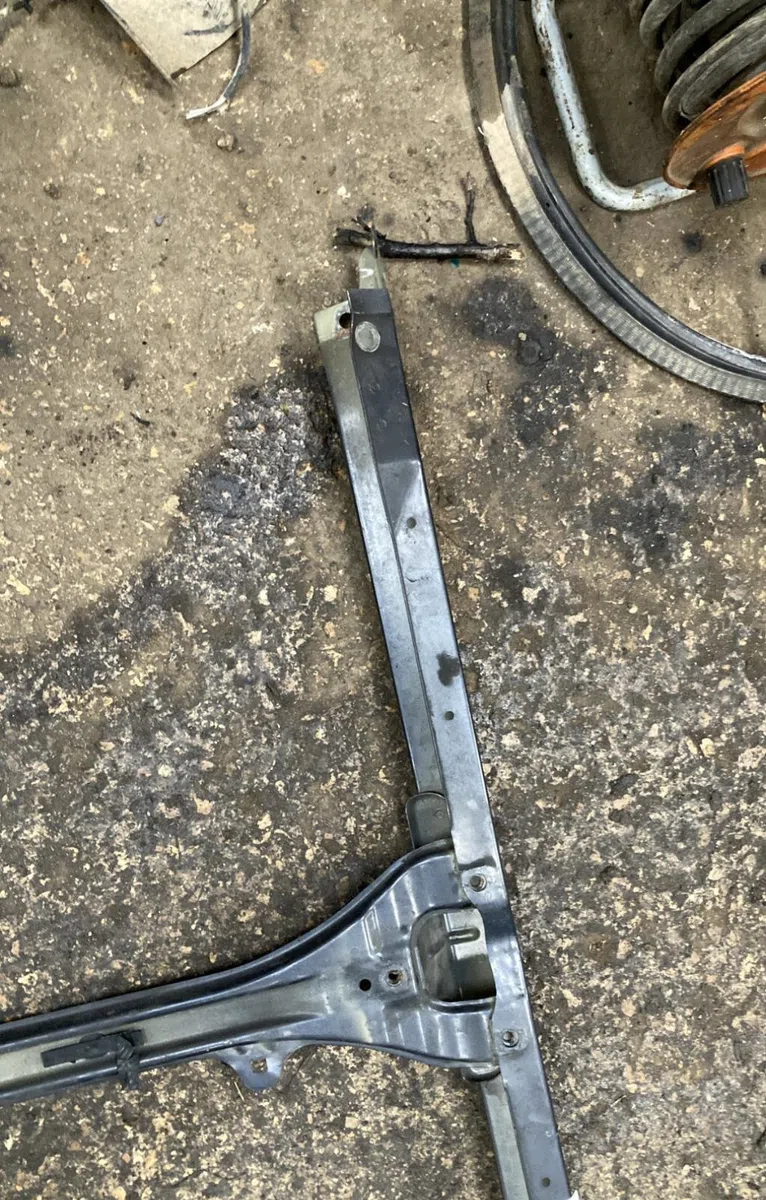 Traverse supérieure armature avant SUBARU B9 TRIBECA occasion