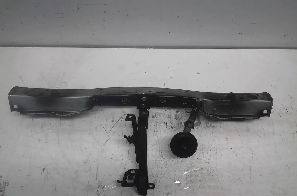 Traverse supérieure armature avant Toyota COROLLA Verso (ZER_, ZZE12_, R1_) 2.2 d-4d (aur10_) (2005-2009) occasion