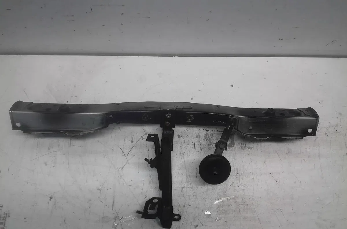 Traverse supérieure armature avant Toyota COROLLA Verso (ZER_, ZZE12_, R1_) 2.2 d-4d (aur10_) (2005-2009) occasion