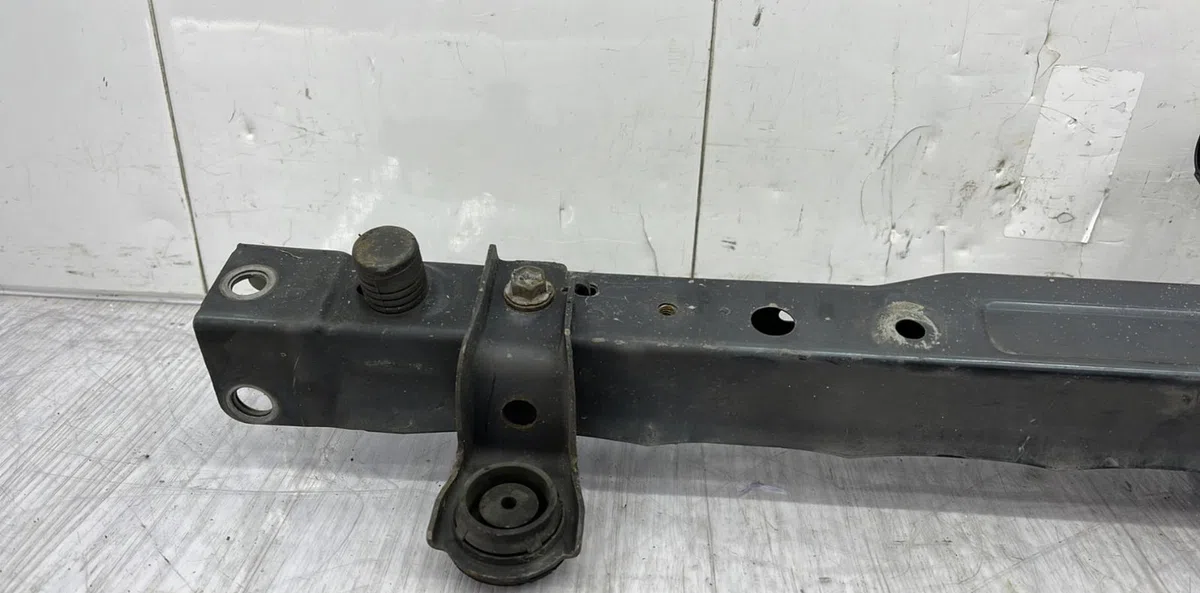 Traverse supérieure armature avant TOYOTA RAV4 3 PHASE 1 occasion