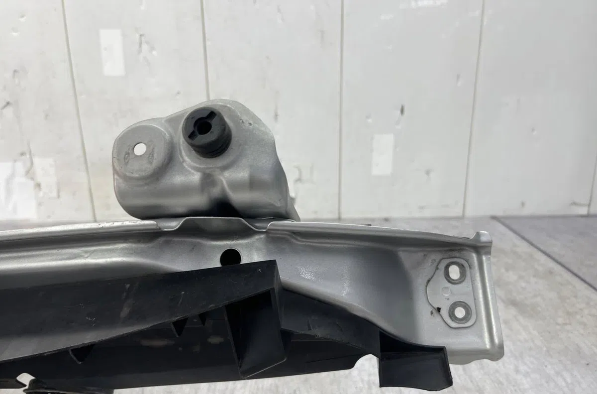 Traverse supérieure armature avant TOYOTA YARIS 2 PHASE 1 occasion