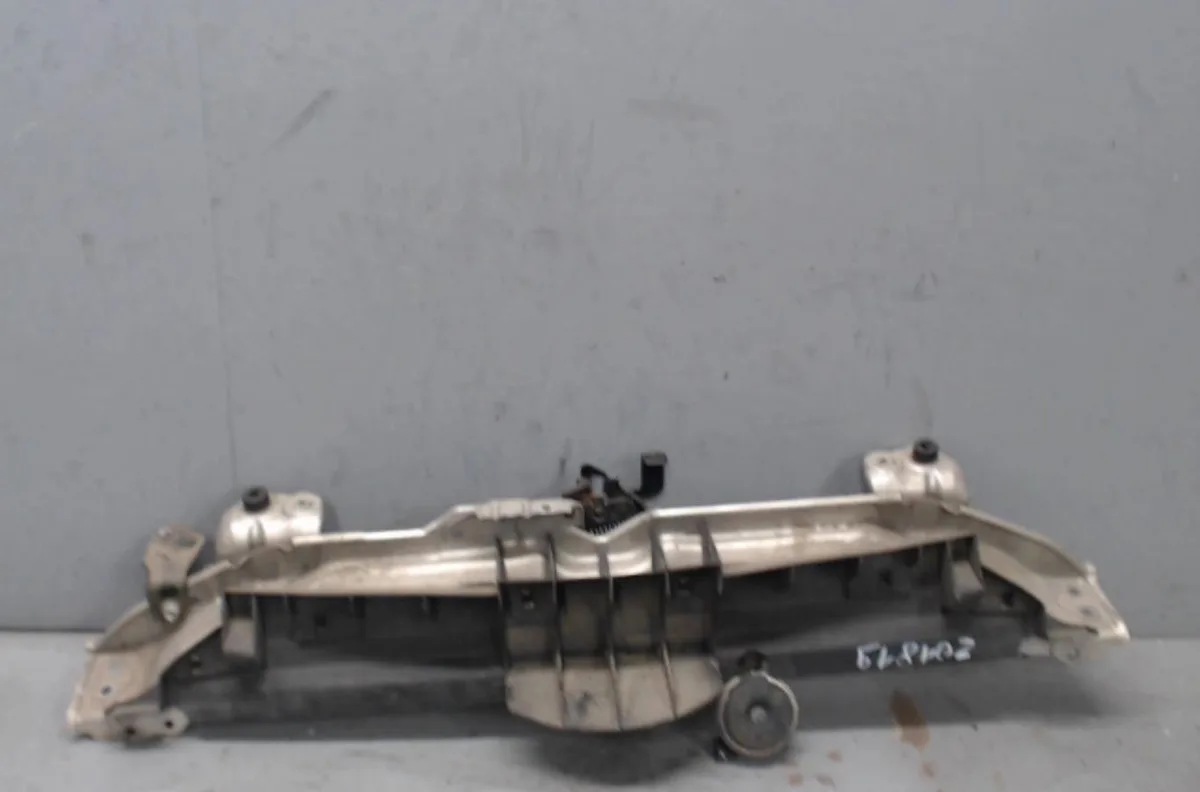 Traverse supérieure armature avant Toyota YARIS (_P9_) 1.4 d-4d (nlp90_) (2005-2012) occasion