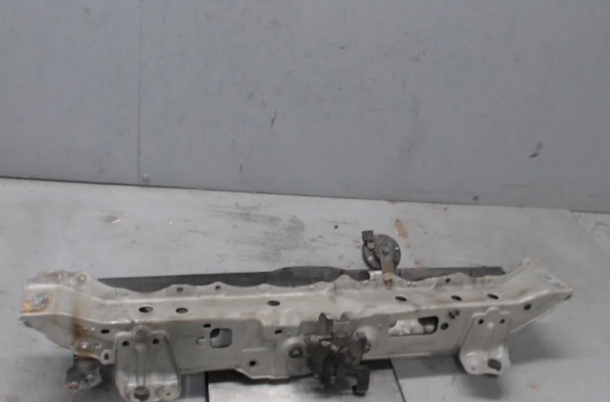 Traverse supérieure armature avant Toyota YARIS (_P9_) 1.4 d-4d (nlp90_) (2005-2012) occasion