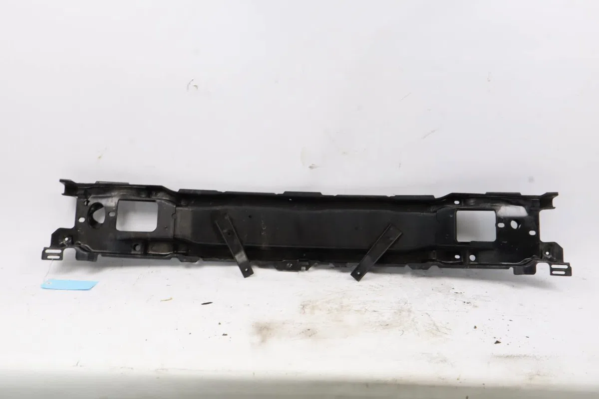 Traverse supérieure armature avant Volkswagen GOLF III (1H1) 1.8 (1991-1997) 5 portes occasion
