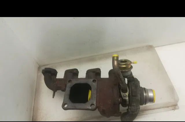 Turbo FORD FOCUS I 2002 occasion