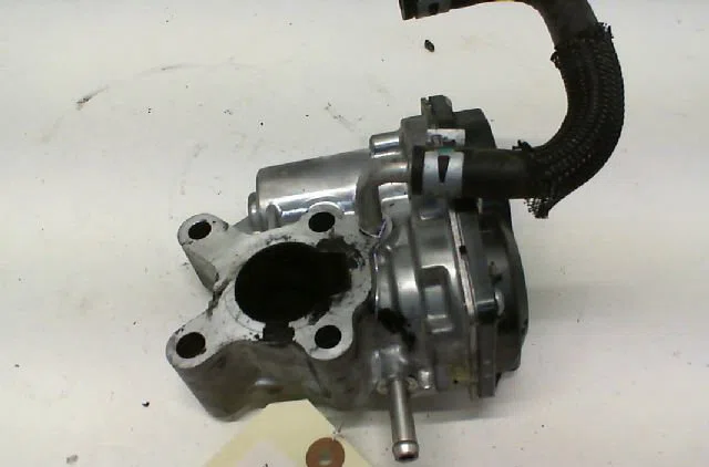 Vanne egr TOYOTA YARIS III Phase 2 06-2014 occasion