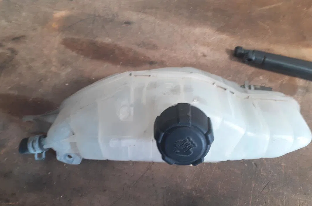 Vase expansion NISSAN NOTE 1 PHASE 2 occasion