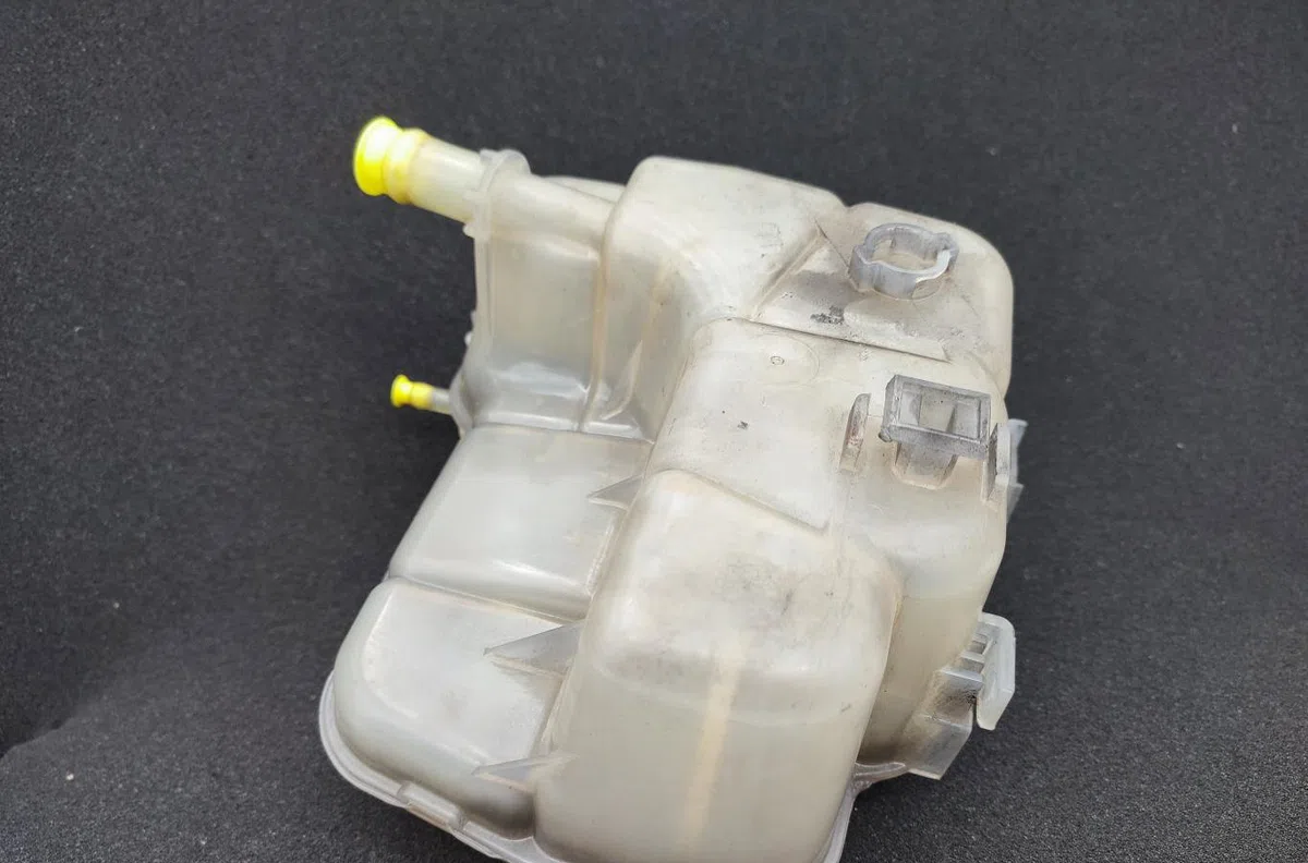 Vase expansion OPEL ASTRA J PHASE 1 occasion