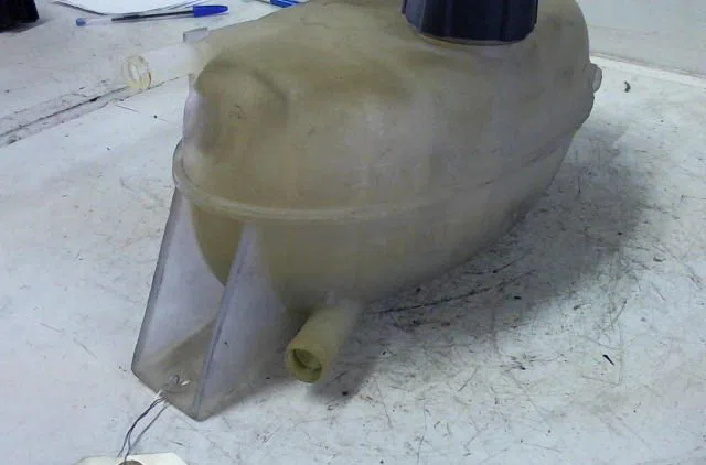 Vase expansion RENAULT TRAFIC 2003 occasion