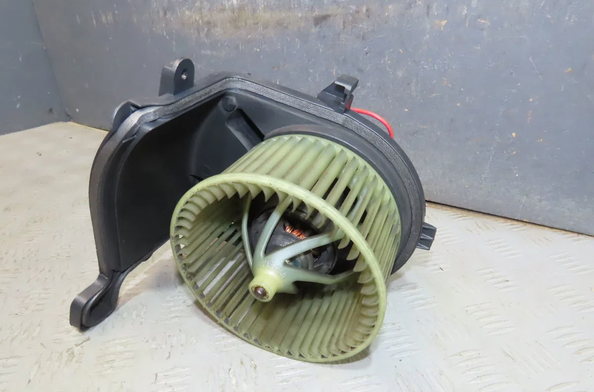 Ventilateur de chauffage Renault CLIO II (BB_, CB_) 1.4 (b-cb0c, b-cb0s) (1998-2005) occasion