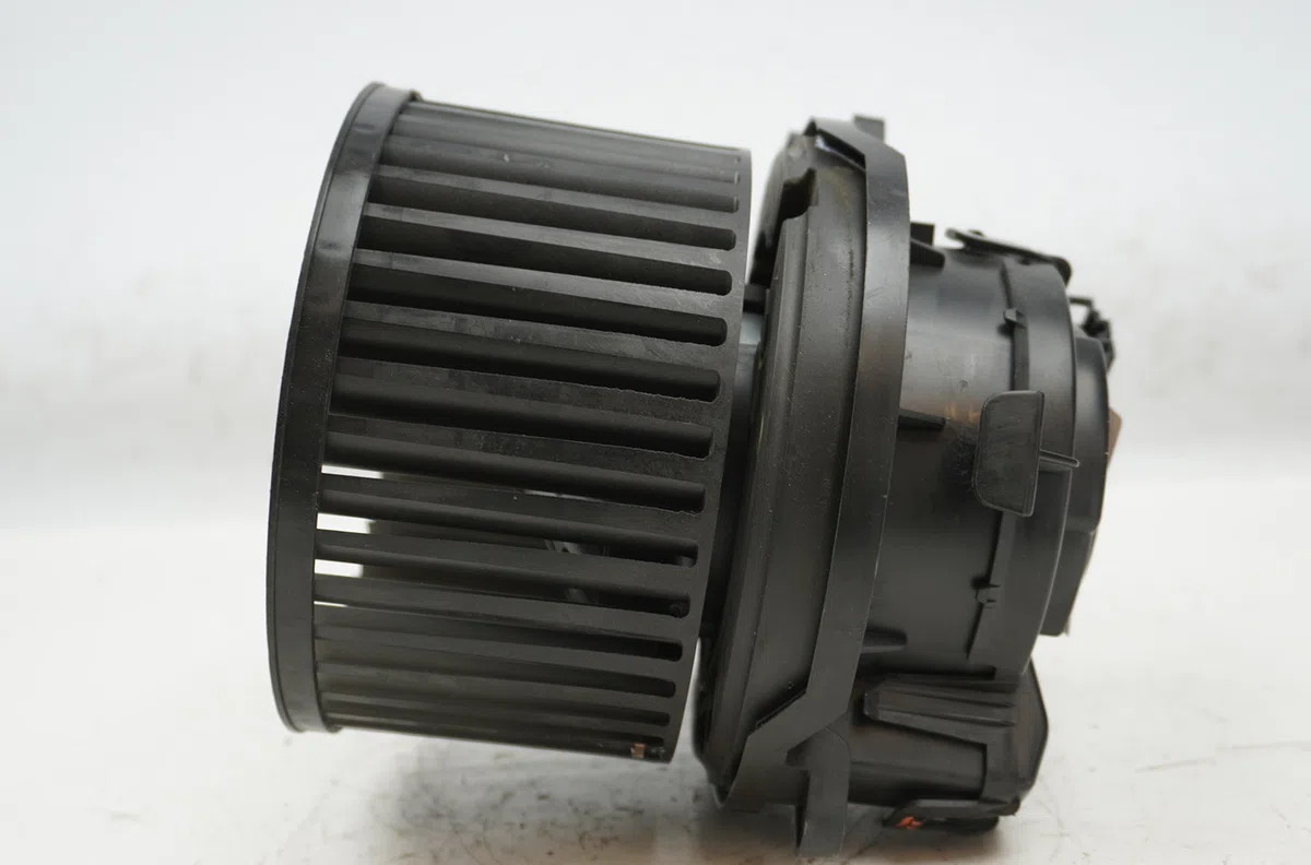 Ventilateur de chauffage Renault MEGANE IV 3-5 portes (B9A-M-N_) 1.5 blue dci 115 (b9a6) (2018) occasion