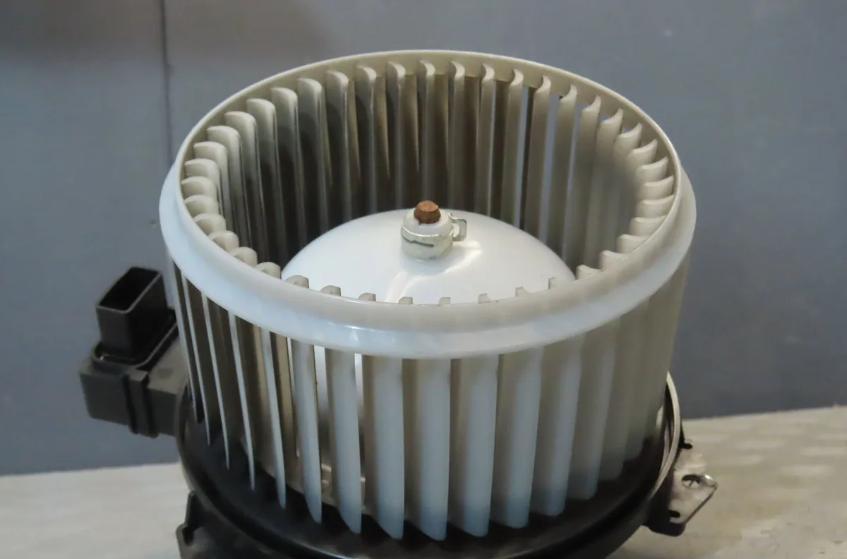 Ventilateur de chauffage Suzuki SWIFT IV (FZ, NZ) 1.2 4x4 (azh 412) (2010) occasion