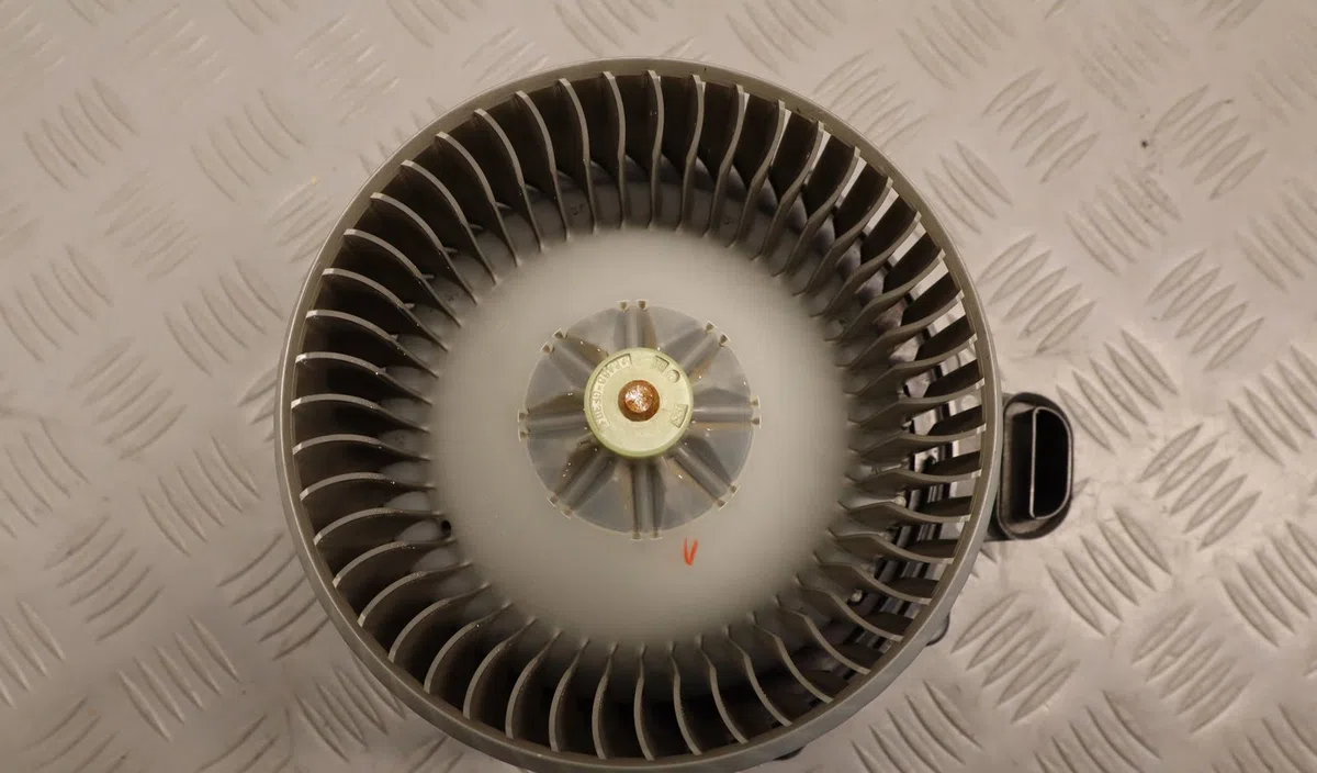 Ventilateur de chauffage Toyota AVENSIS Break (_T27_) 2.0 d-4d (adt270_) (2011-2018) occasion