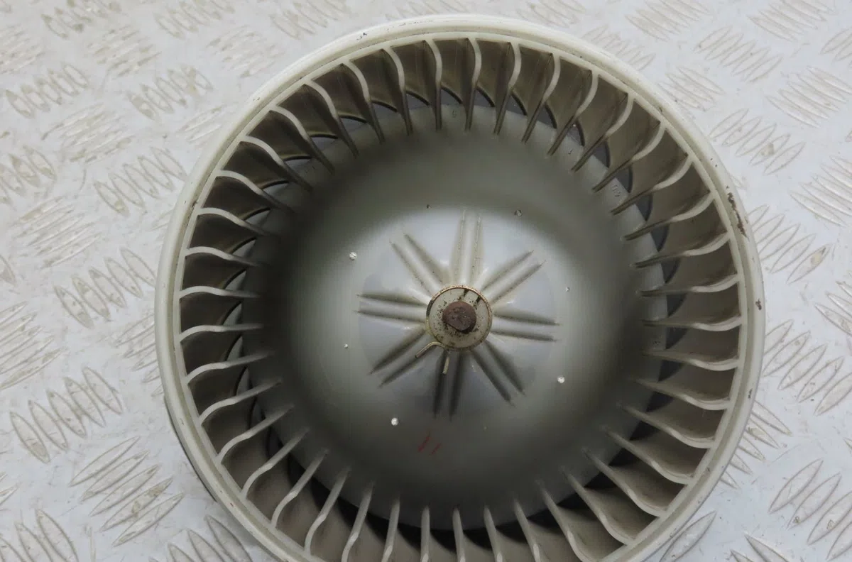 Ventilateur de chauffage Toyota YARIS (_P1_) 1.0 (scp10_) (1999-2005) occasion