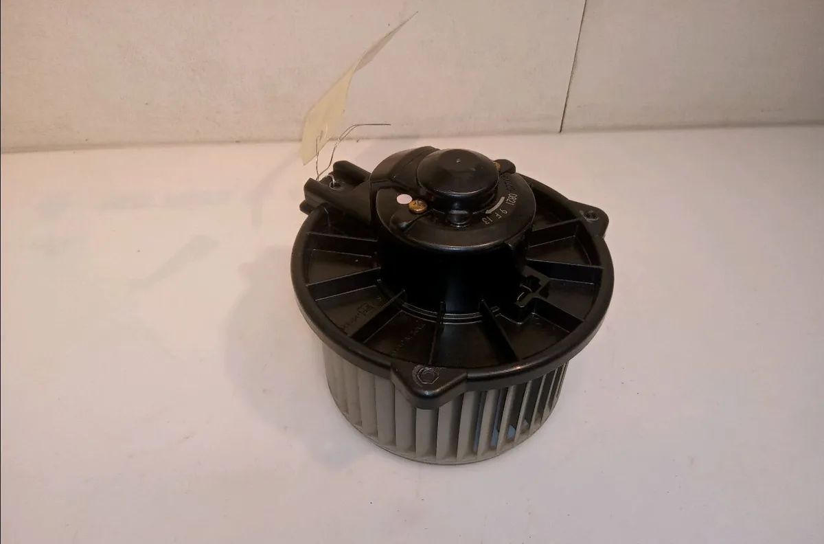 Ventilateur de chauffage Toyota YARIS (_P1_) 1.3 (scp12_, scp13_) (2002-2005) occasion