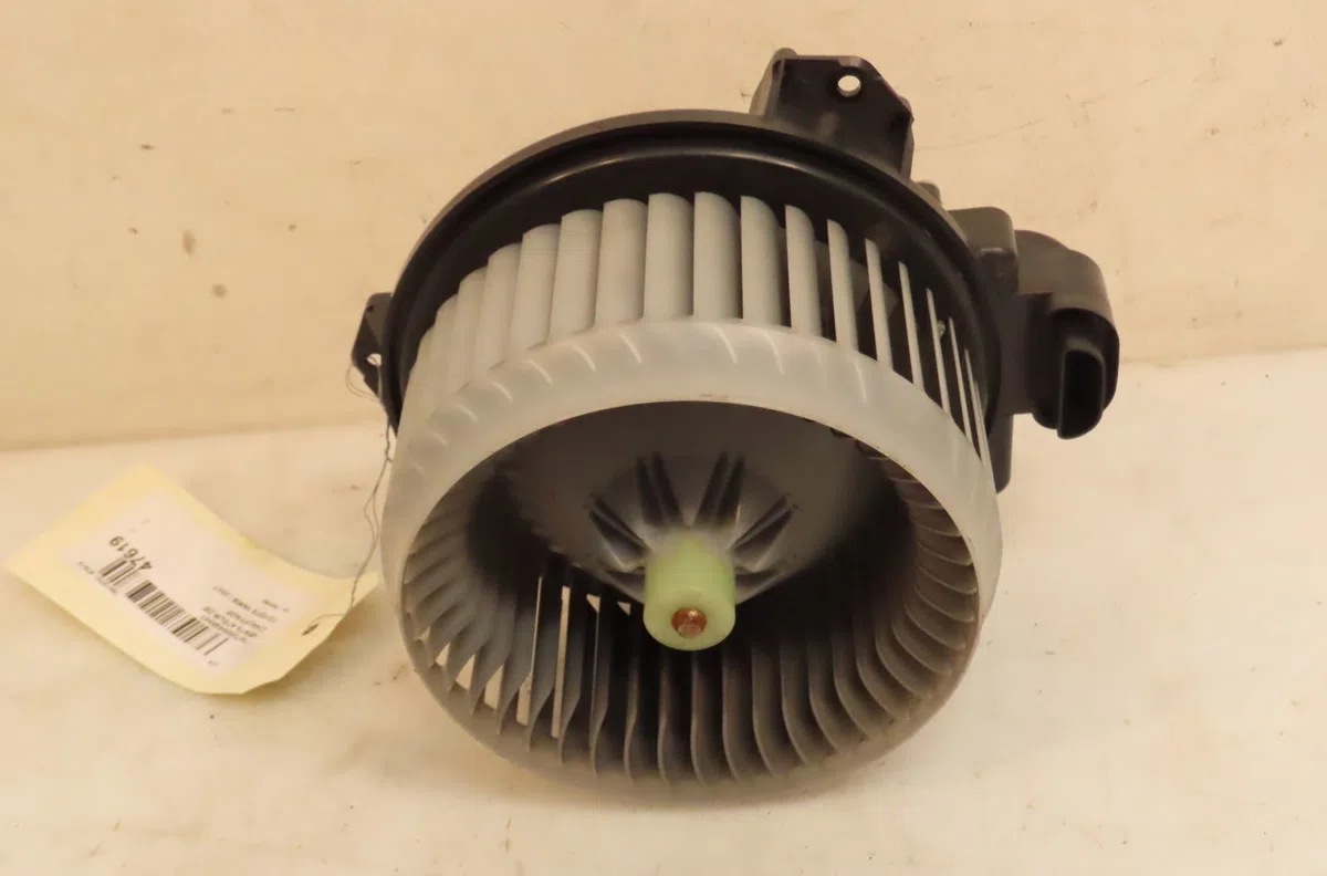 Ventilateur de chauffage Toyota YARIS (_P9_) 1.3 vvt-i (scp90_) (2005-2010) occasion