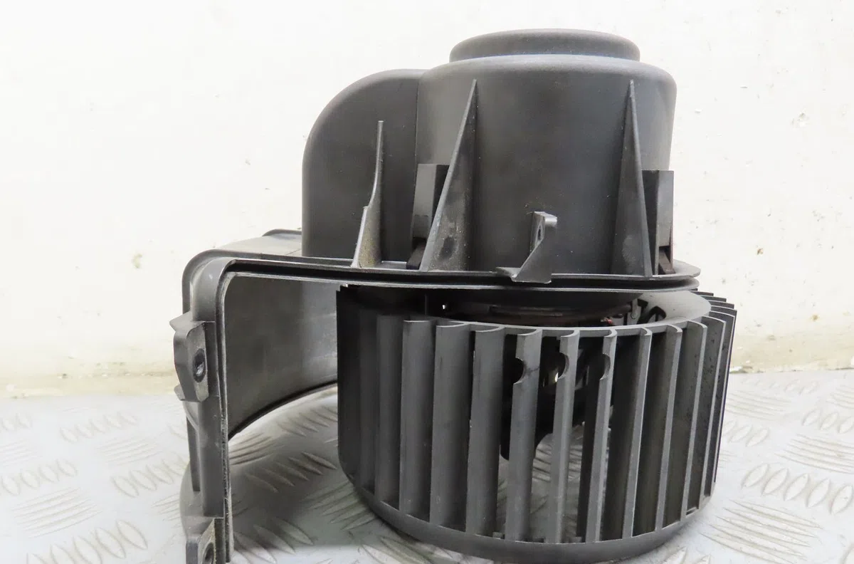 Ventilateur de chauffage Volkswagen TRANSPORTER V Autobus-Autocar (7HB, 7HJ, 7EB, 7EJ) 2.5 tdi (2003-2009) occasion