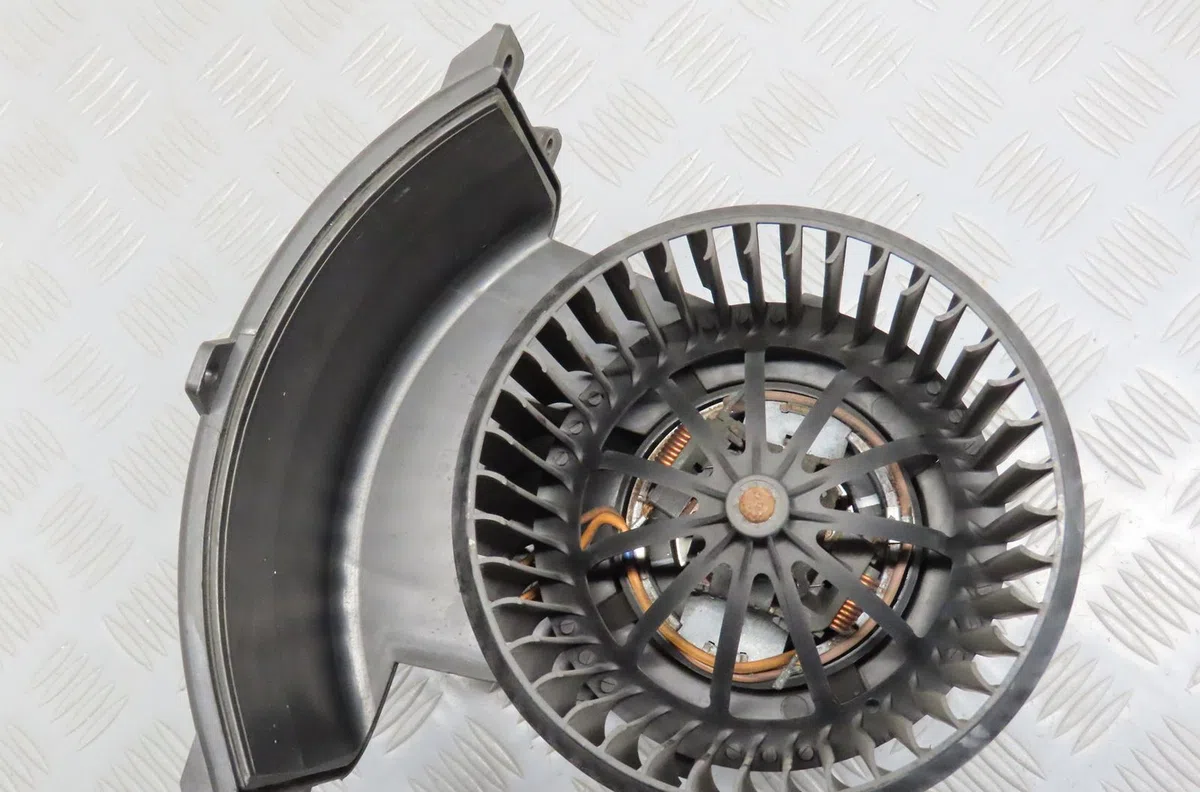 Ventilateur de chauffage Volkswagen TRANSPORTER V Autobus-Autocar (7HB, 7HJ, 7EB, 7EJ) 2.5 tdi (2003-2009) occasion