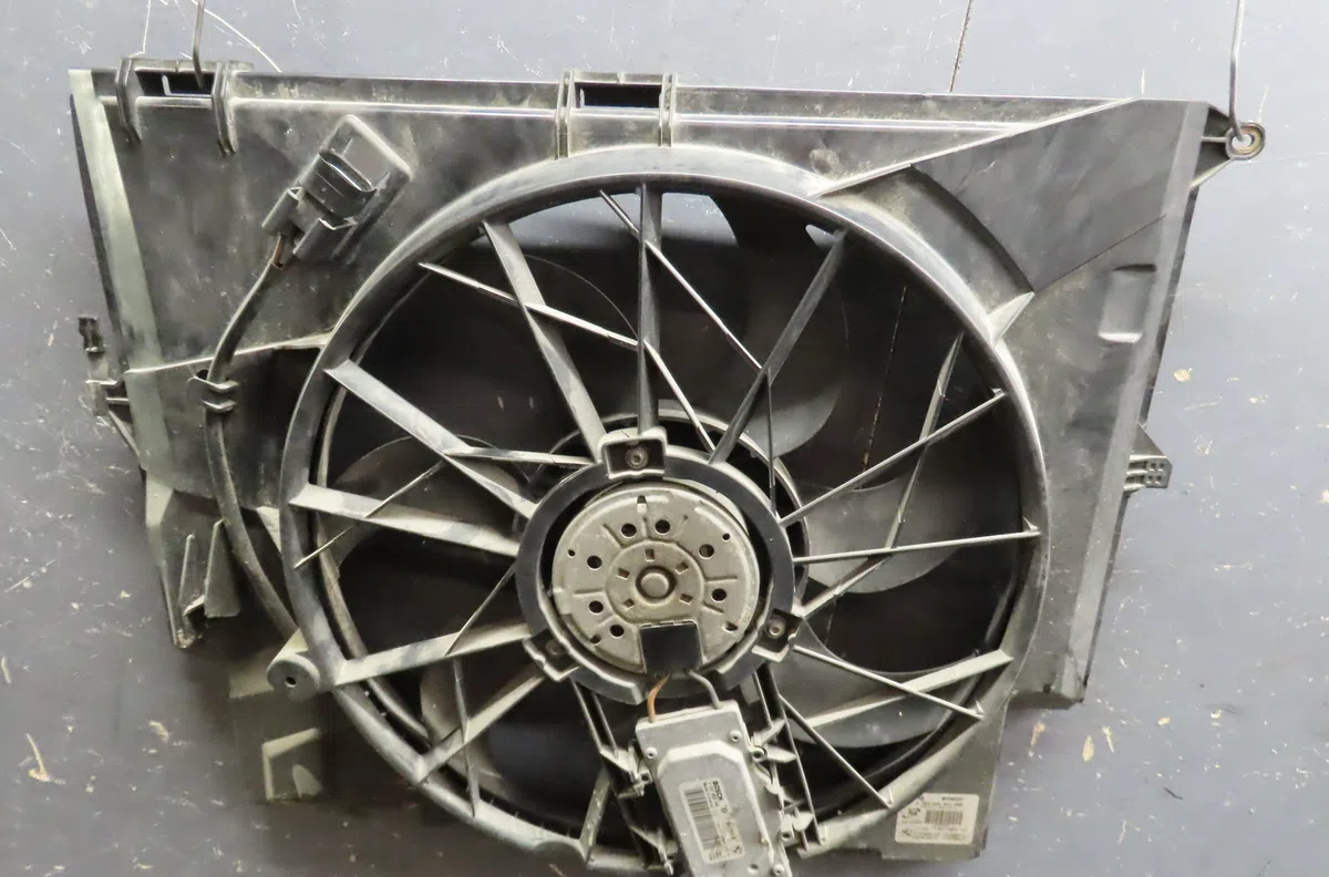 Ventilateur de refroidissement BMW SERIE 1 E88 2012 occasion