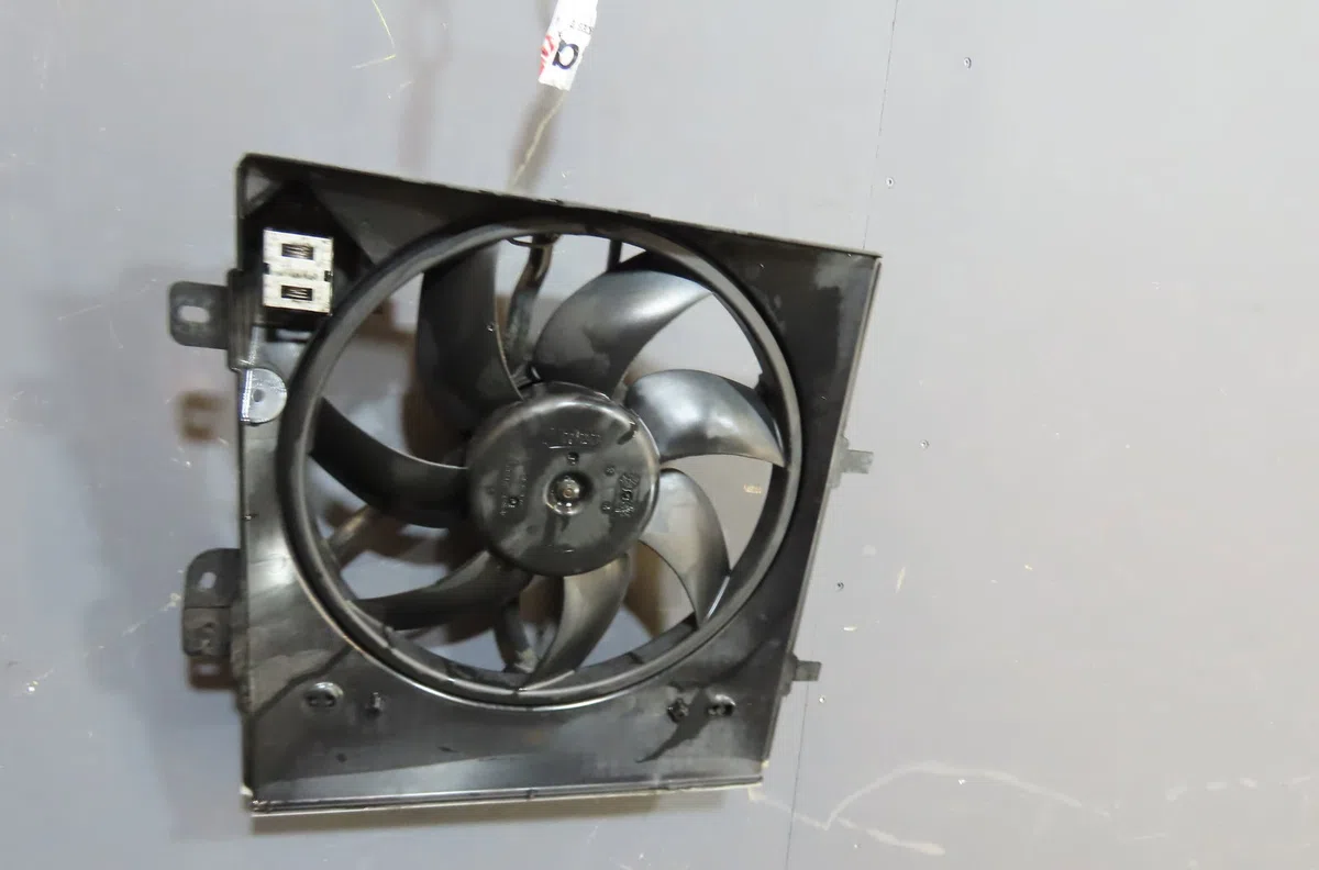 Ventilateur de refroidissement Citroen C3 II (SC_) 1.4 hdi 70 (sc8hzc, sc8hr0, sc8hp4) (2009) 5 portes occasion