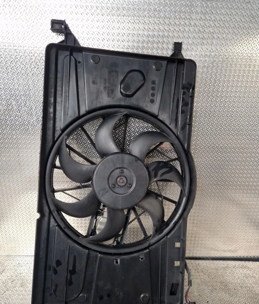 Ventilateur de refroidissement FORD FOCUS 2  FOCUS 2 PHASE 1 CABRIOLET occasion