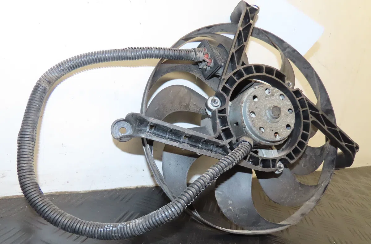 Ventilateur de refroidissement g Volkswagen NEW BEETLE Décapotable (1Y7) 1.9 tdi (2003-2010) occasion